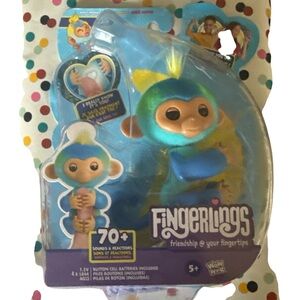 Fingerlings Interactive Monkeys- Blue/green and Pink Set of 2 Talk to each other